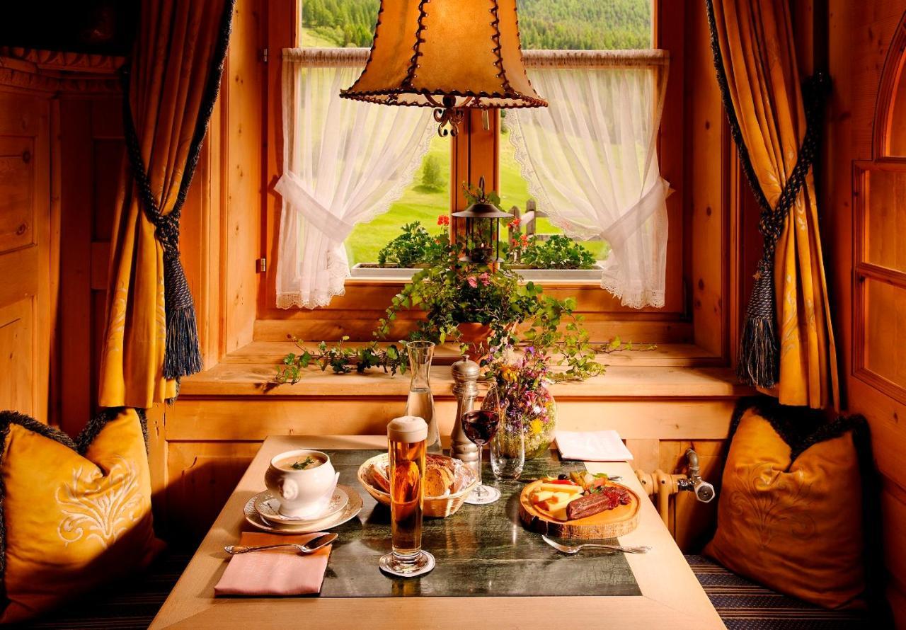Schlosshotel Chaste Tarasp ภายนอก รูปภาพ