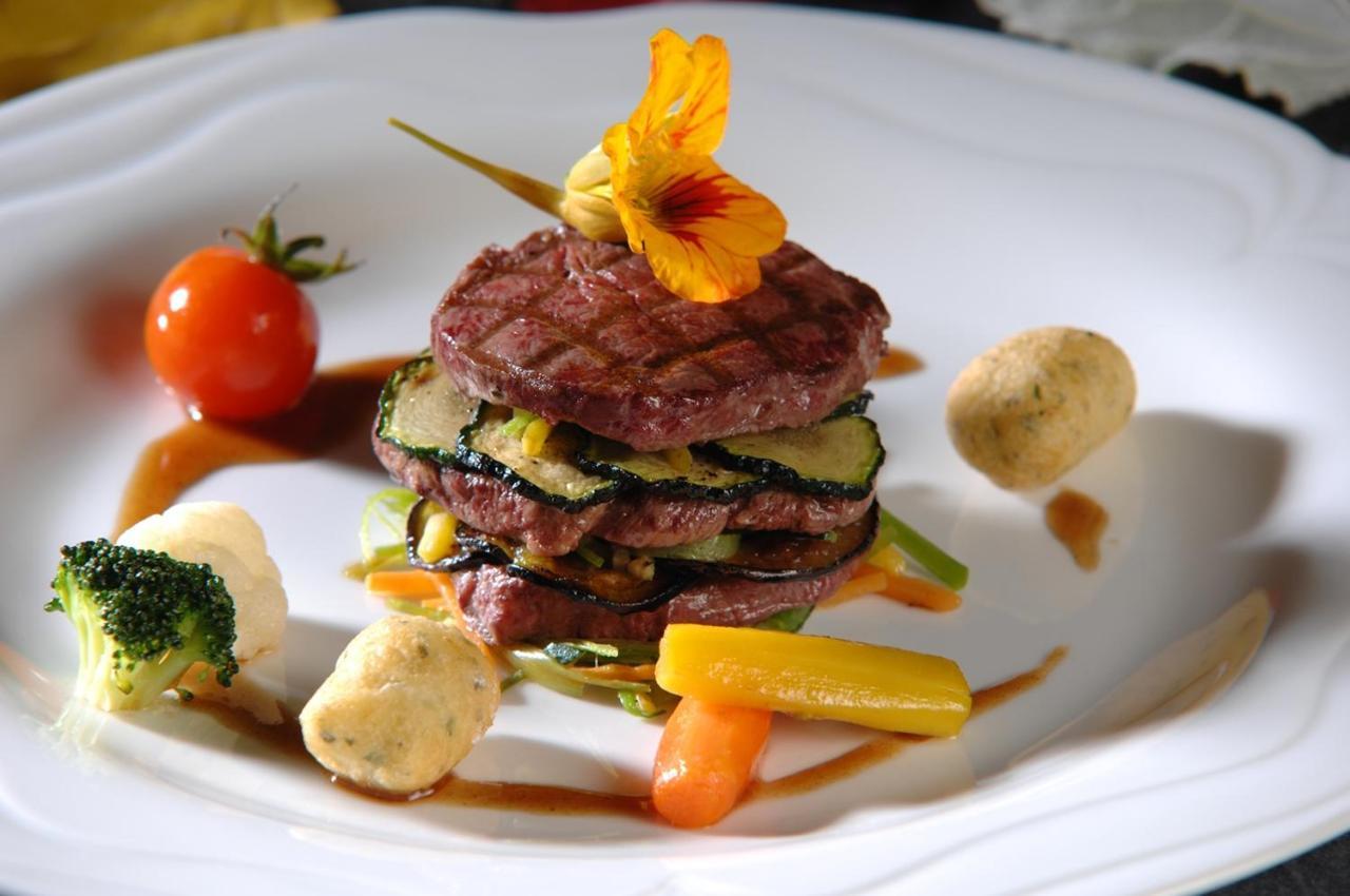 Schlosshotel Chaste Tarasp ภายนอก รูปภาพ