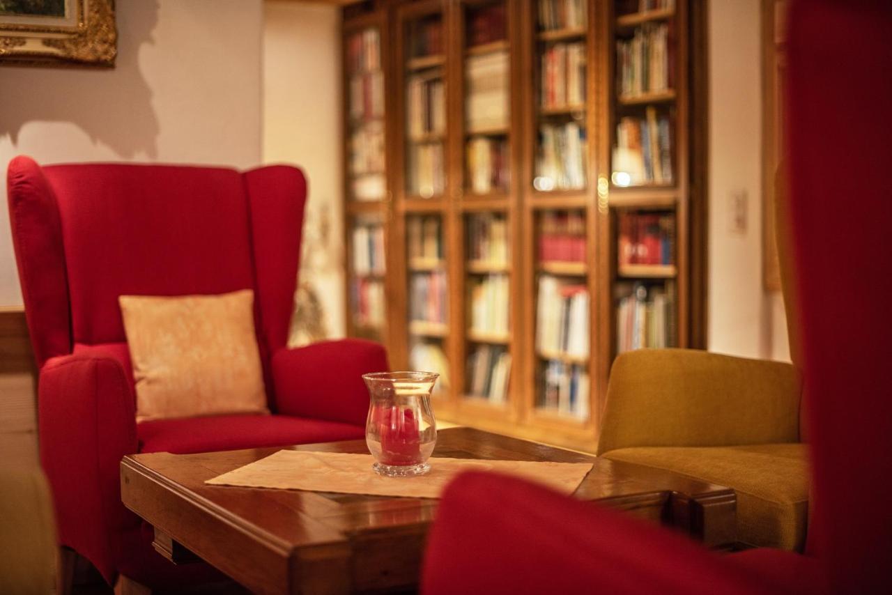 Schlosshotel Chaste Tarasp ภายนอก รูปภาพ