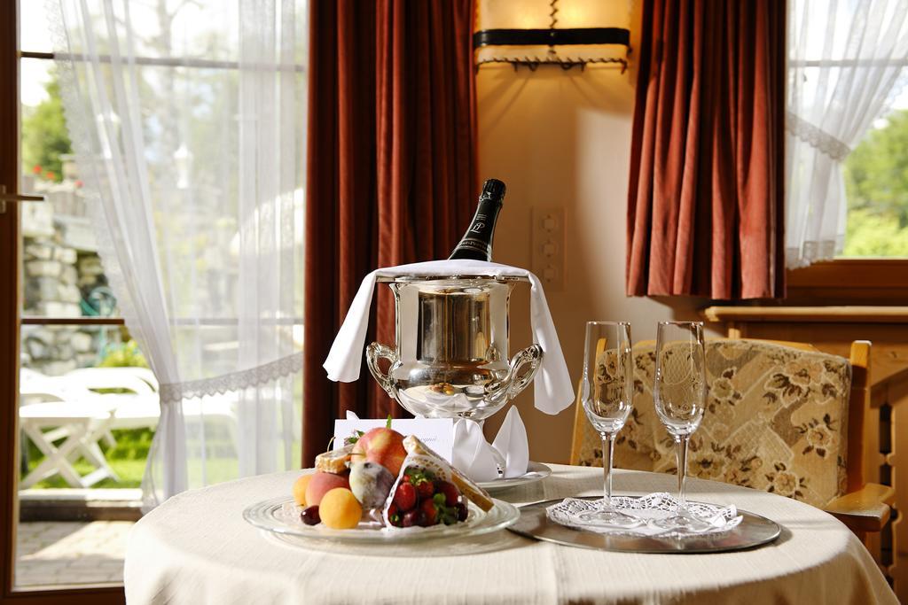 Schlosshotel Chaste Tarasp ภายนอก รูปภาพ