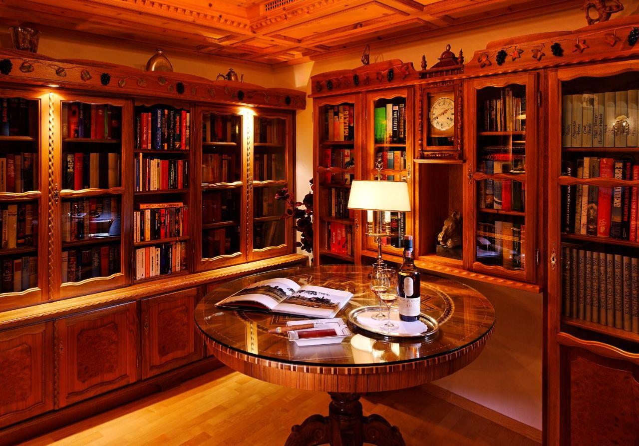 Schlosshotel Chaste Tarasp ภายนอก รูปภาพ